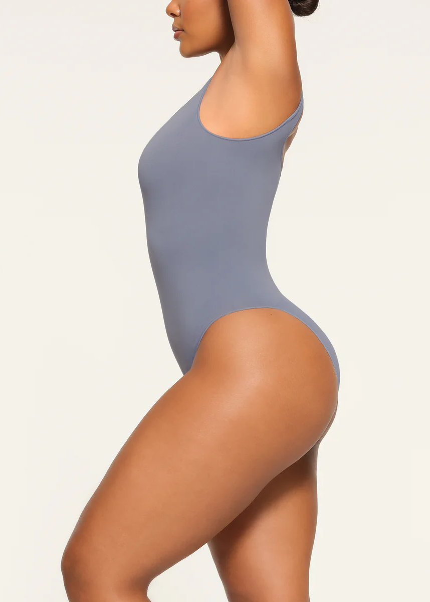ESSENTIAL SCOOP NECK BODYSUIT